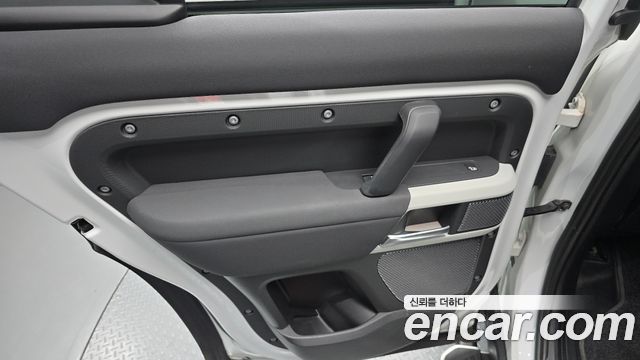 Land Rover Defender (L663) 110 D250 SE 2022 — фото 25