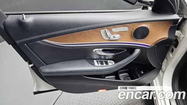 Mercedes-Benz E-Class (W213) E220d Exclusive 2019 — фото 16
