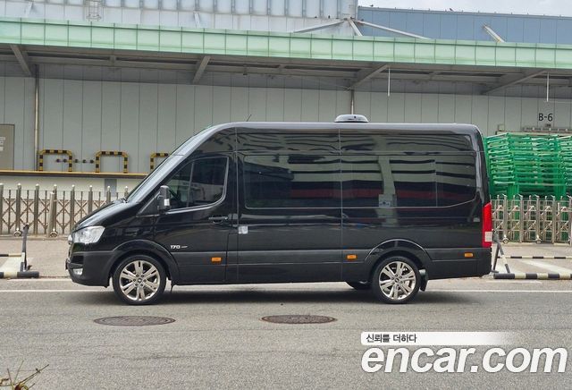Hyundai Solati 16-seater Deluxe 2024 — фото 2