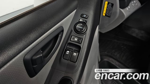 Hyundai Grand Starex Van 5-Seater Smart 2020 — фото 19