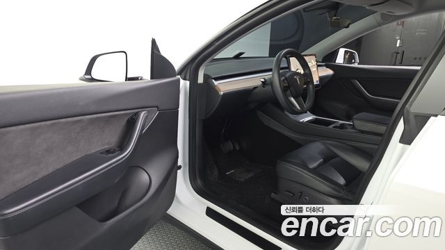 Tesla Model Y Standard Range RWD 2021 — фото 10