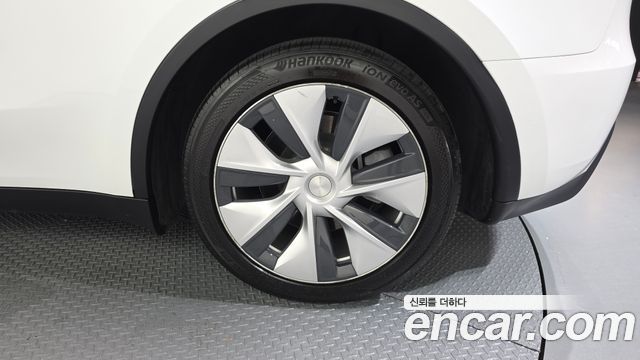 Tesla Model Y Standard Range RWD 2021 — фото 21