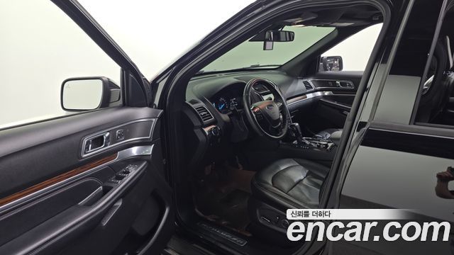 Ford Explorer 2.3 Limited 4WD 5th 2018 — фото 10