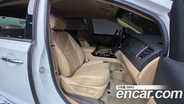 Kia Carnival Gasoline 9-Seater Noblesse Special 2020 — фото 10