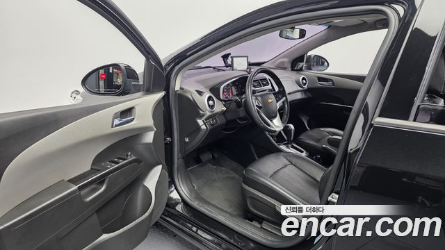 Chevrolet Aveo Hatchback 1.4 Turbo LS 2017 — фото 10