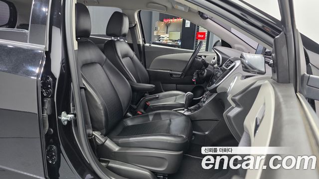 Chevrolet Aveo Hatchback 1.4 Turbo LS 2017 — фото 11