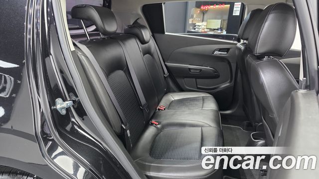 Chevrolet Aveo Hatchback 1.4 Turbo LS 2017 — фото 12