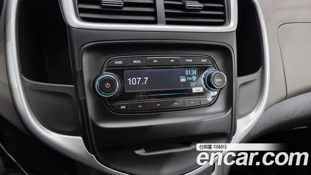Chevrolet Aveo Hatchback 1.4 Turbo LS 2017 — фото 16
