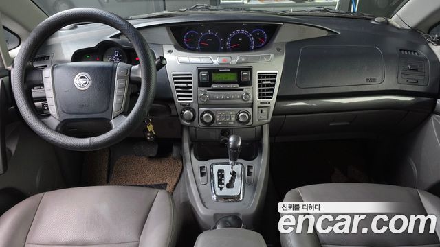 KG Mobility (SsangYong) Korando Turismo 4WD LT 11-seater 2014 — фото 7