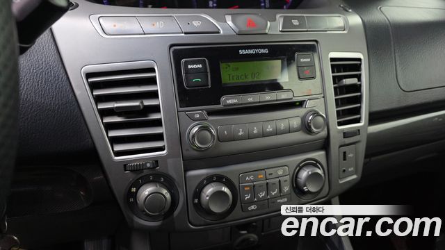 KG Mobility (SsangYong) Korando Turismo 4WD LT 11-seater 2014 — фото 18