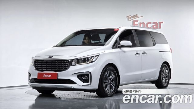 Kia Carnival 9-Seater Luxury 2019 — фото 1