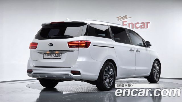 Kia Carnival 9-Seater Luxury 2019 — фото 2