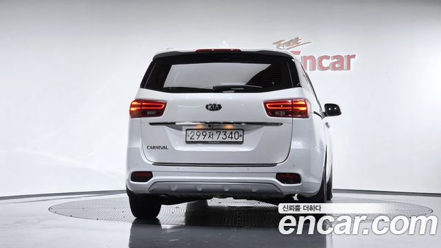 Kia Carnival 9-Seater Luxury 2019 — фото 4