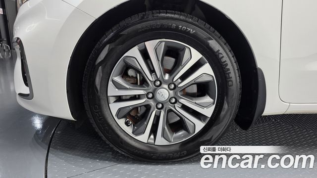 Kia Carnival 9-Seater Luxury 2019 — фото 5