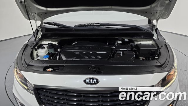 Kia Carnival 9-Seater Luxury 2019 — фото 6