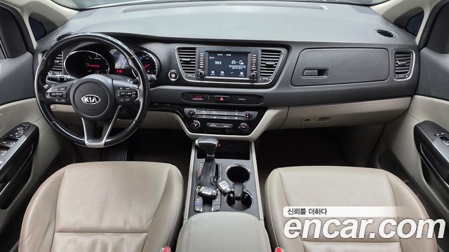 Kia Carnival 9-Seater Luxury 2019 — фото 7
