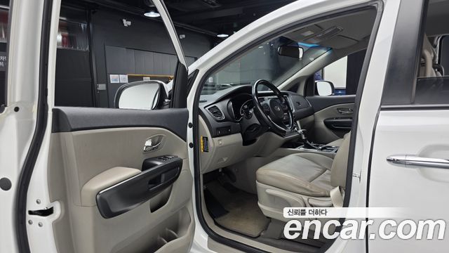 Kia Carnival 9-Seater Luxury 2019 — фото 10