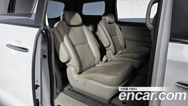 Kia Carnival 9-Seater Luxury 2019 — фото 12