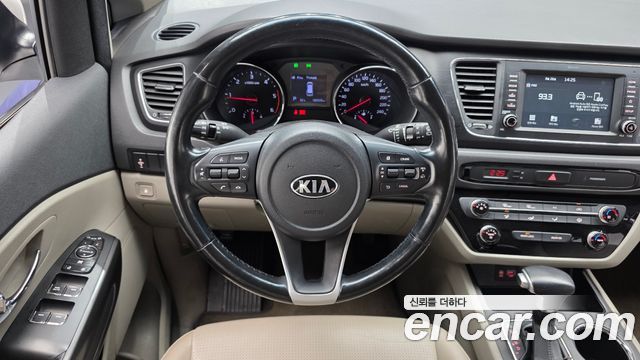 Kia Carnival 9-Seater Luxury 2019 — фото 13