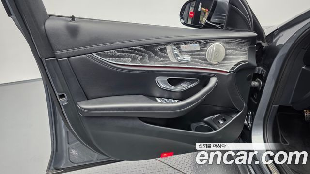Mercedes-Benz E-Class (W213) E350 4MATIC AMG Line 2022 — фото 30