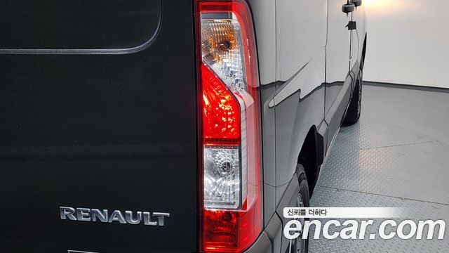 Renault Korea Master 2.3 Van S 2022 — фото 29