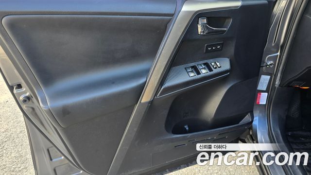 Toyota RAV4 2.5 2WD 4th 2015 — фото 21