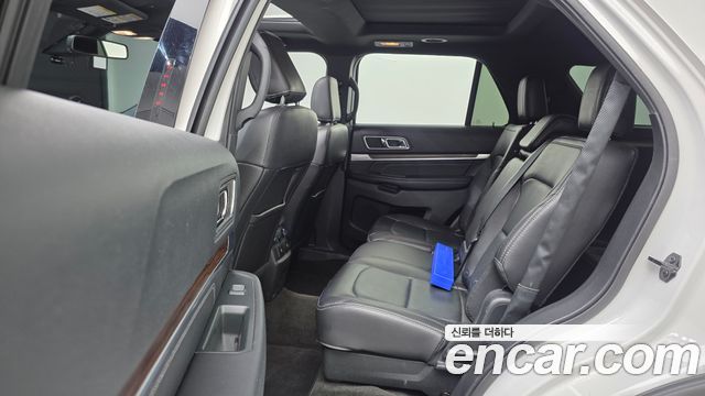 Ford Explorer 2.3 Limited 4WD 5th 2018 — фото 12