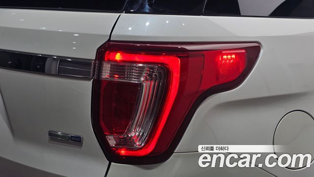 Ford Explorer 2.3 Limited 4WD 5th 2018 — фото 23