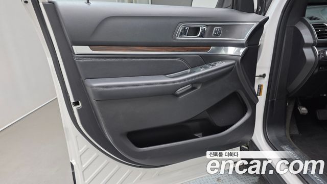 Ford Explorer 2.3 Limited 4WD 5th 2018 — фото 24