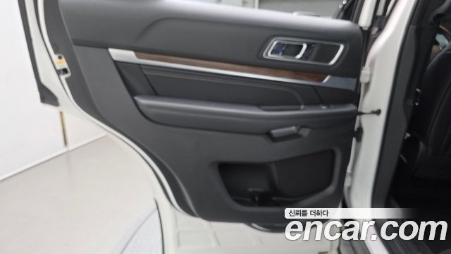Ford Explorer 2.3 Limited 4WD 5th 2018 — фото 25