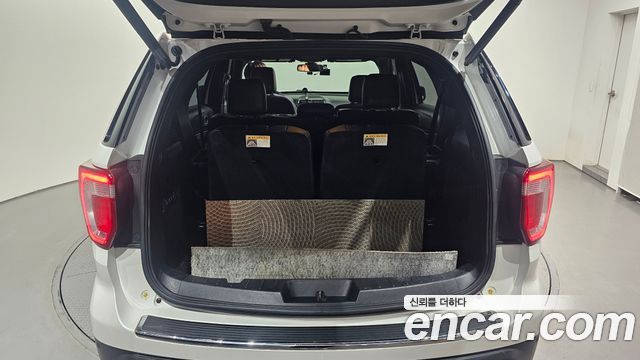 Ford Explorer 2.3 Limited 4WD 5th 2018 — фото 31