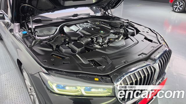 BMW 7 Series (G11) 750Li xDrive Design Pure Excellence 2020 — фото 6