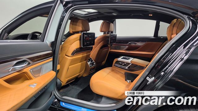 BMW 7 Series (G11) 750Li xDrive Design Pure Excellence 2020 — фото 12