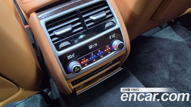 BMW 7 Series (G11) 750Li xDrive Design Pure Excellence 2020 — фото 17