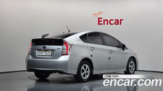 Toyota Prius 1.8 E 2013 — фото 2