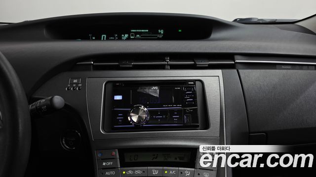 Toyota Prius 1.8 E 2013 — фото 17