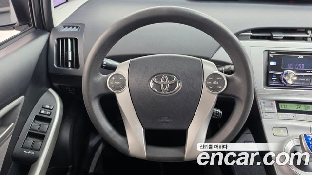 Toyota Prius 1.8 E 2013 — фото 18