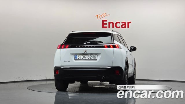 Peugeot 2008 (II) 1.5 BlueHDi Allure 2021 — фото 4