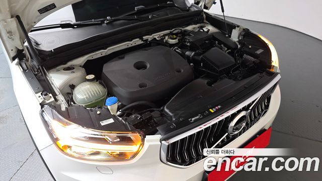 Volvo XC40 T4 Inscription 2019 — фото 6