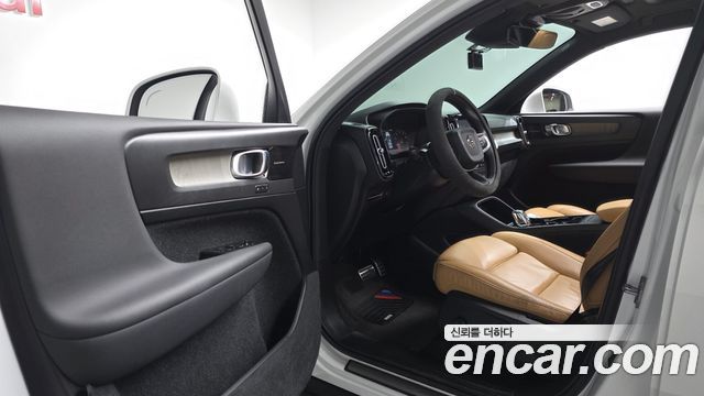Volvo XC40 T4 Inscription 2019 — фото 10