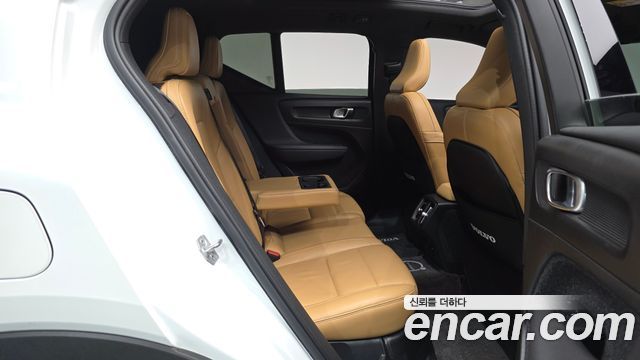 Volvo XC40 T4 Inscription 2019 — фото 11