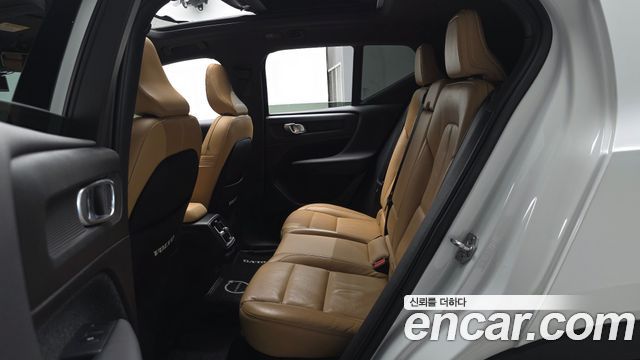 Volvo XC40 T4 Inscription 2019 — фото 12
