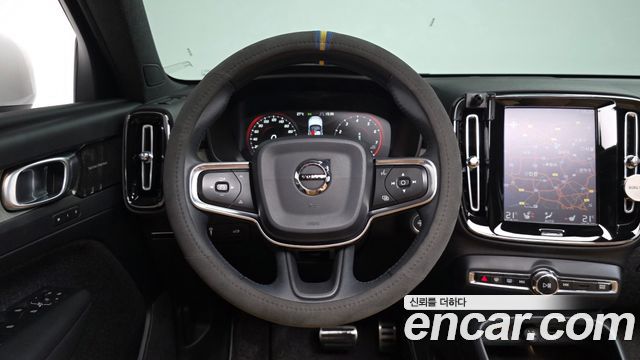 Volvo XC40 T4 Inscription 2019 — фото 13