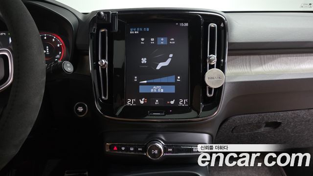 Volvo XC40 T4 Inscription 2019 — фото 14