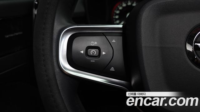 Volvo XC40 T4 Inscription 2019 — фото 18