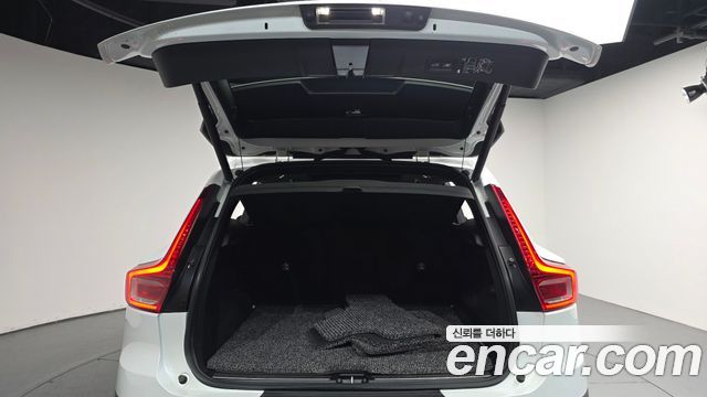 Volvo XC40 T4 Inscription 2019 — фото 20
