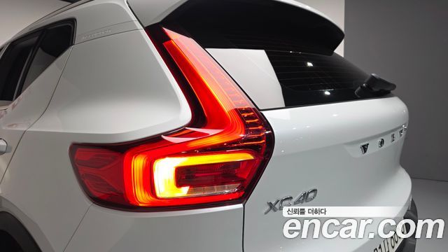 Volvo XC40 T4 Inscription 2019 — фото 23