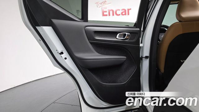 Volvo XC40 T4 Inscription 2019 — фото 25