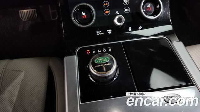 Land Rover Range Rover Velar 3.0 D300 R-Dynamic SE 2018 — фото 9