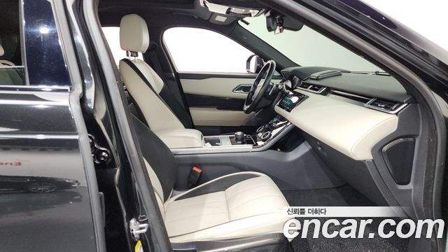 Land Rover Range Rover Velar 3.0 D300 R-Dynamic SE 2018 — фото 11